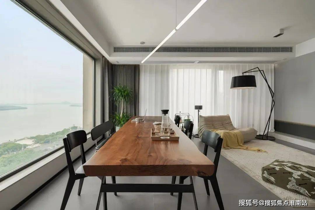 首页网站→招商中旅揽阅处部中心楼盘资料→最新网站→24小时热线k8凯发入口中鹰黑森林售楼处电话→售楼中心电话→楼盘百科详情→(图2)