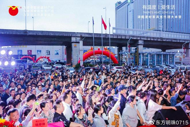 温馨港湾：客厅里的舒适传奇凯发K8登录入口左右家居的