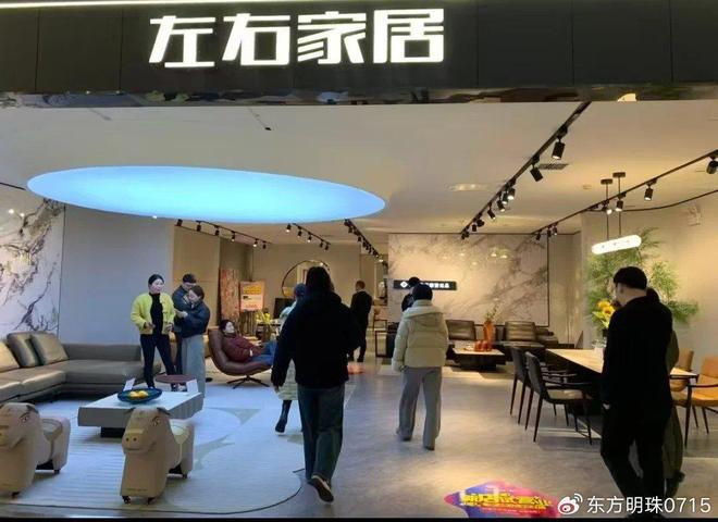 温馨港湾：客厅里的舒适传奇凯发K8登录入口左右家居的(图3)