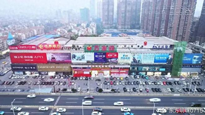 温馨港湾：客厅里的舒适传奇凯发K8登录入口左右家居的(图2)