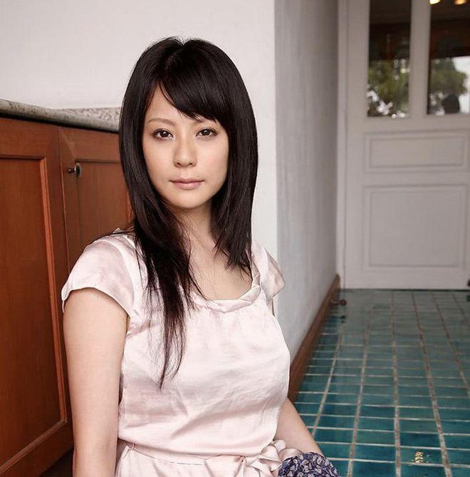 生沉浮从顶流女神到替夫还债的剧本凯发K8爱田奈奈：初代白月光的半